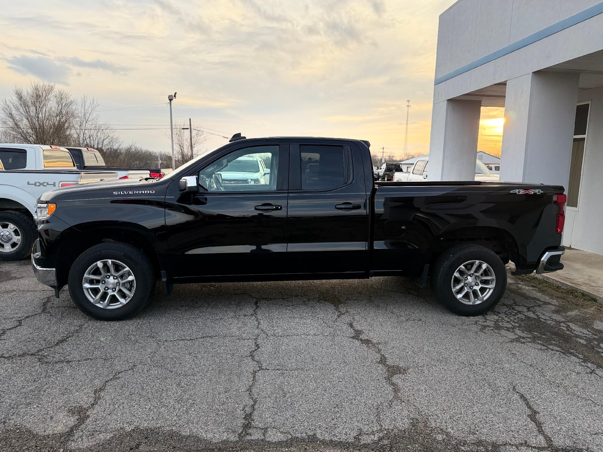 2022 Chevrolet Silverado 1500 LT (2FL)