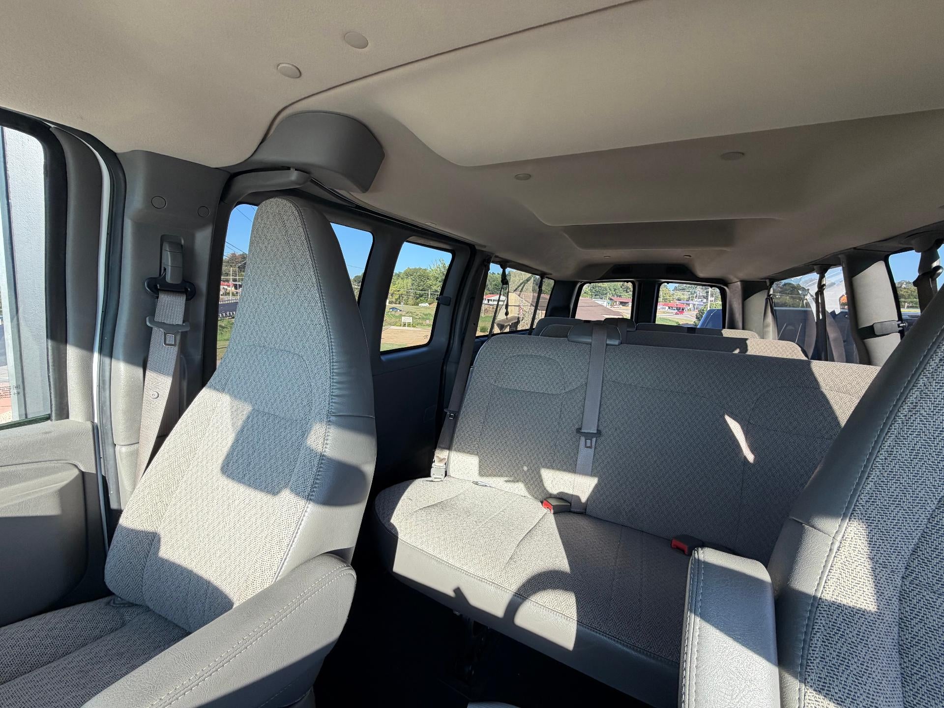 2025 GMC Savana Passenger LT