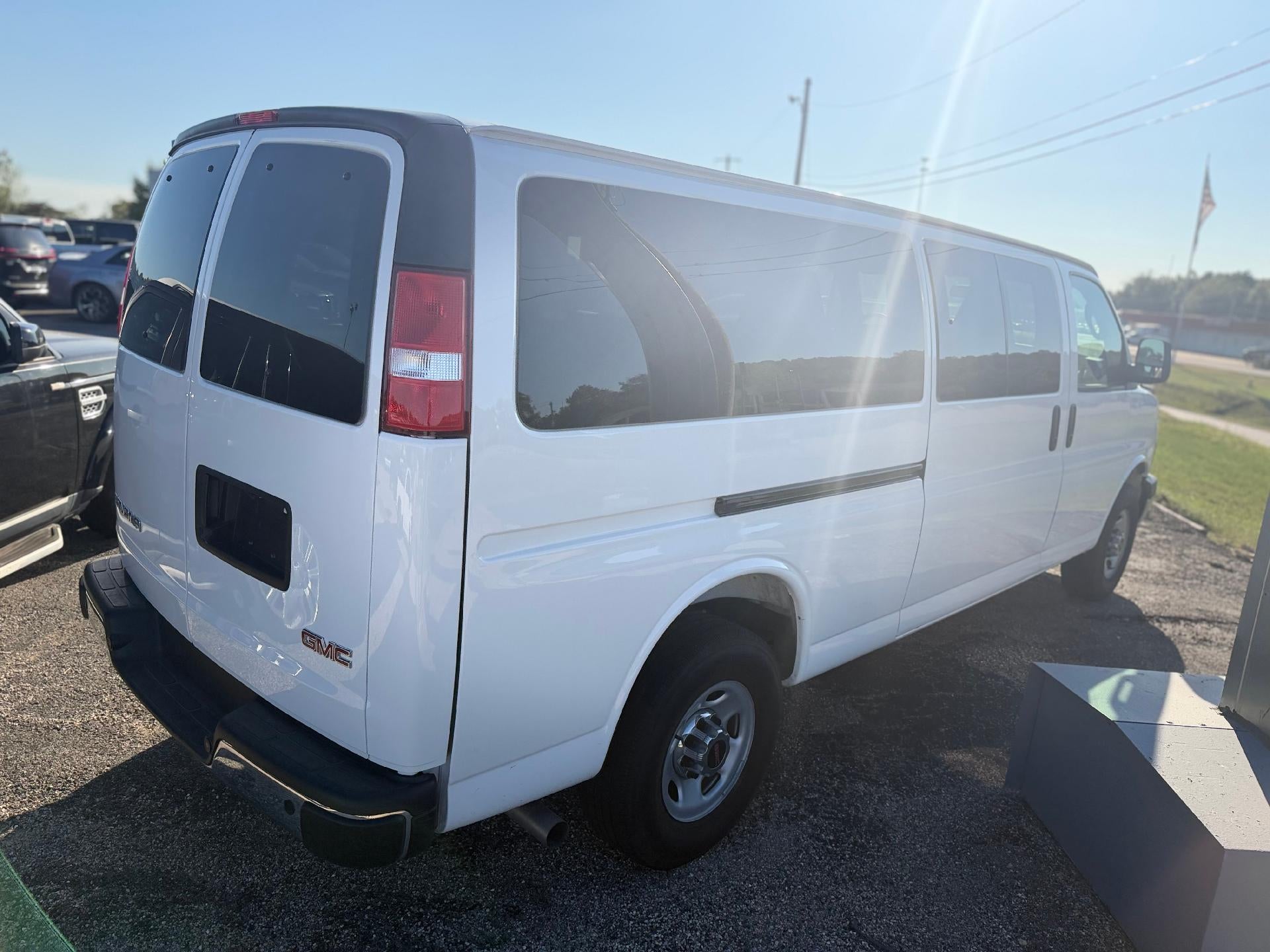 2025 GMC Savana Passenger LT