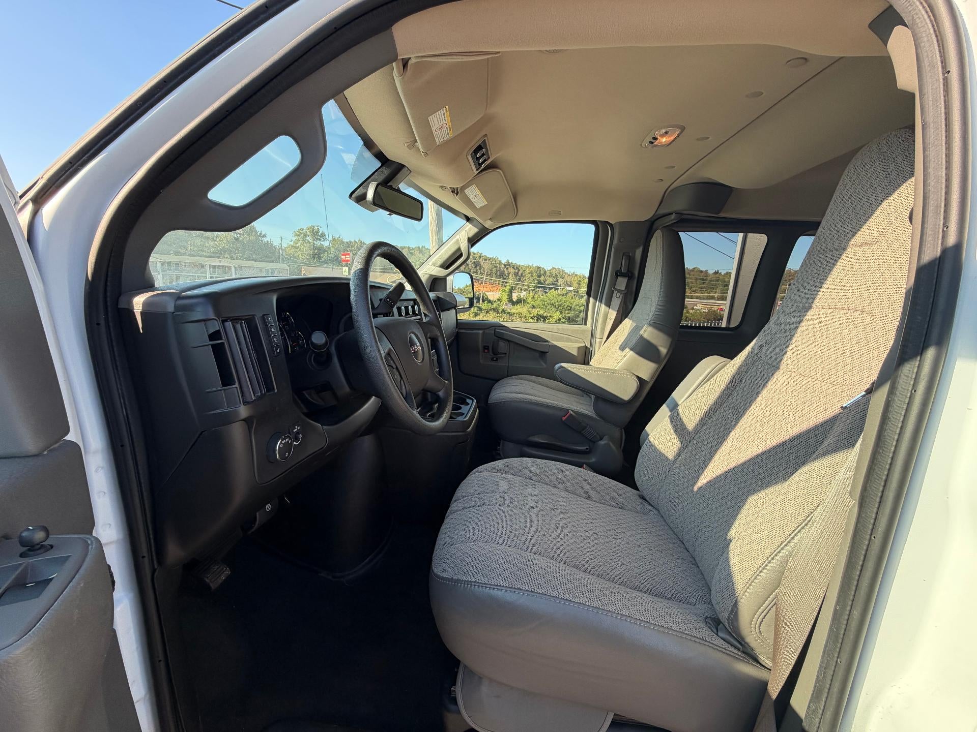 2025 GMC Savana Passenger LT