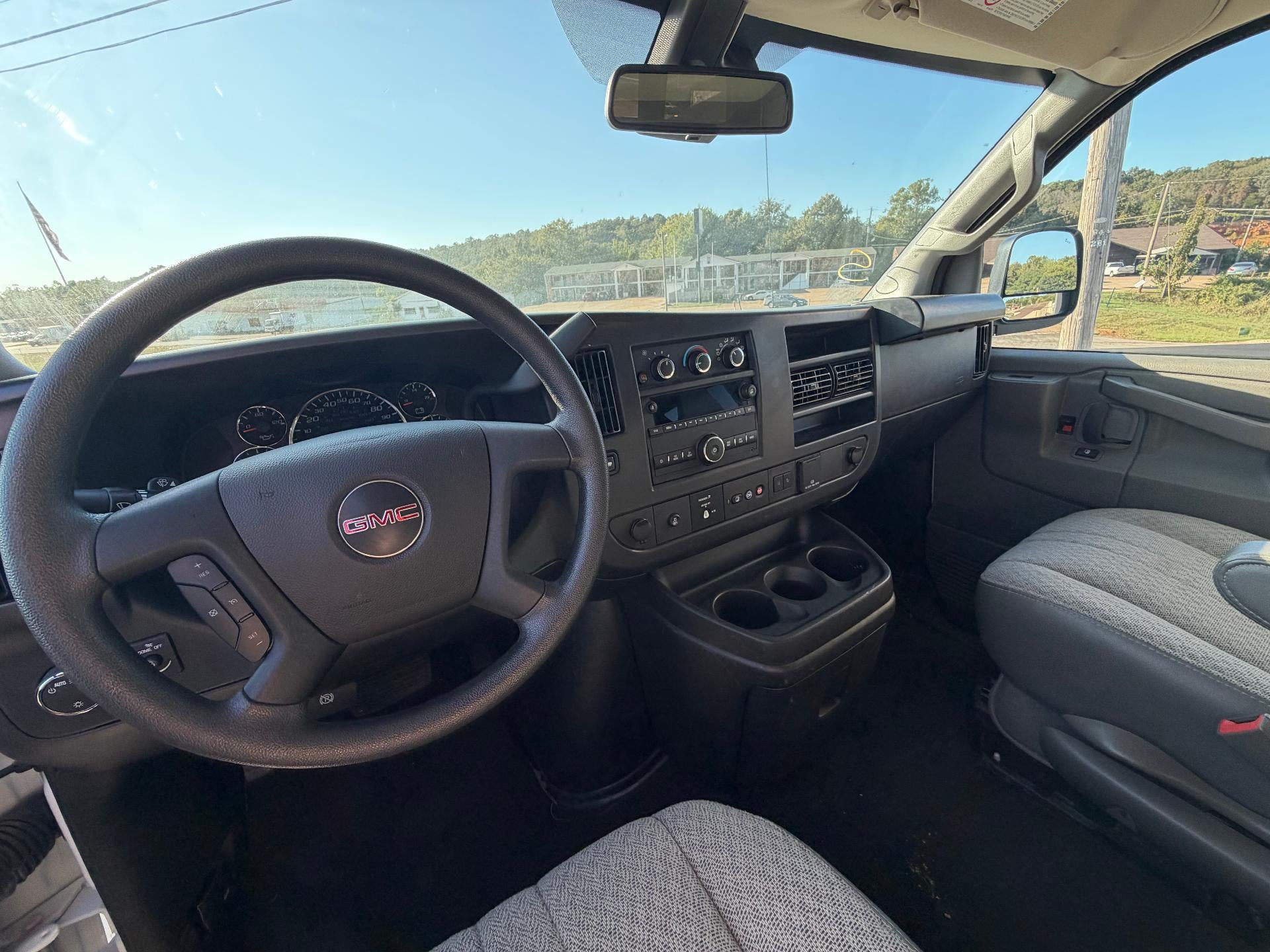 2025 GMC Savana Passenger LT