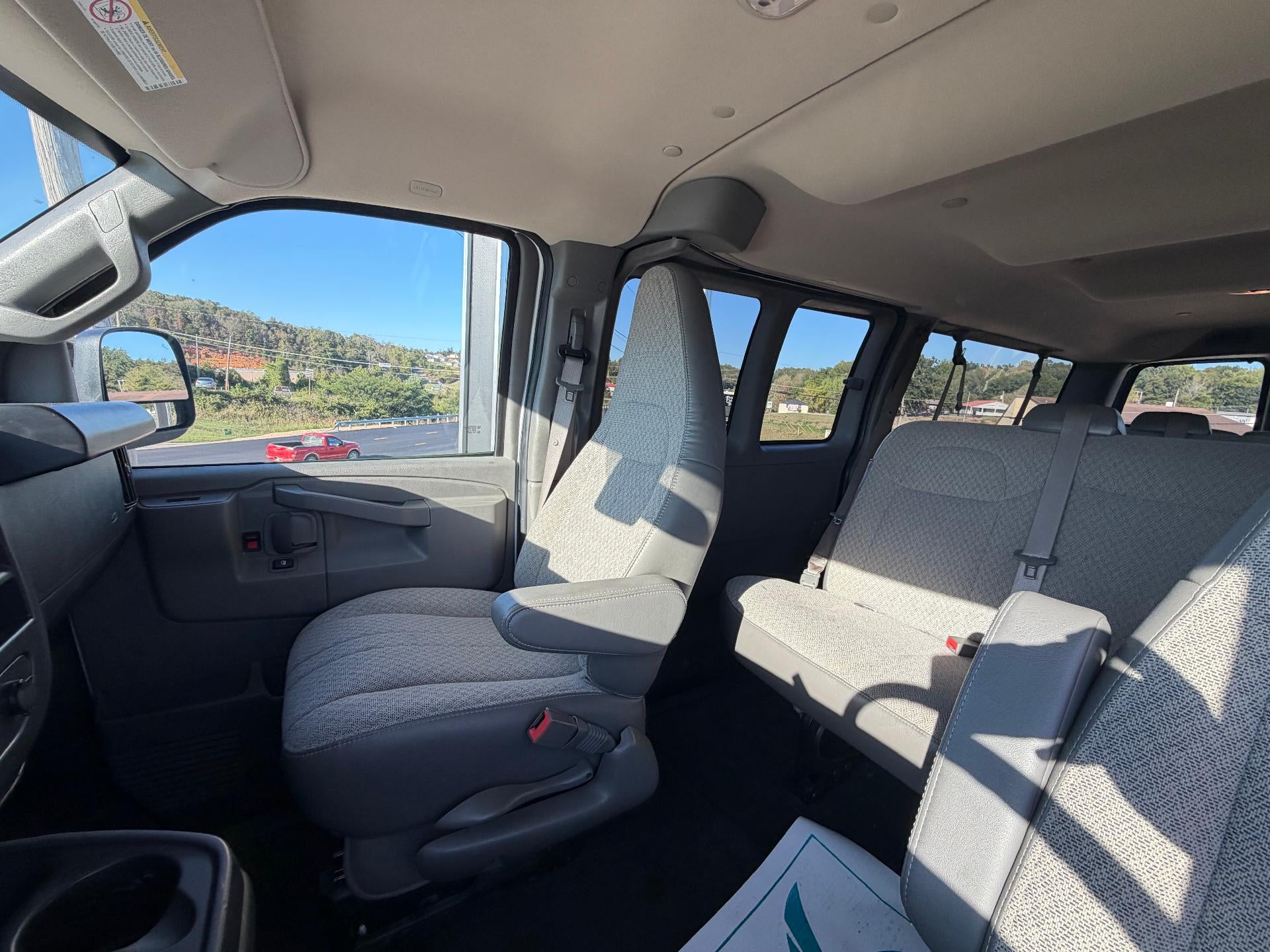 2025 GMC Savana Passenger LT