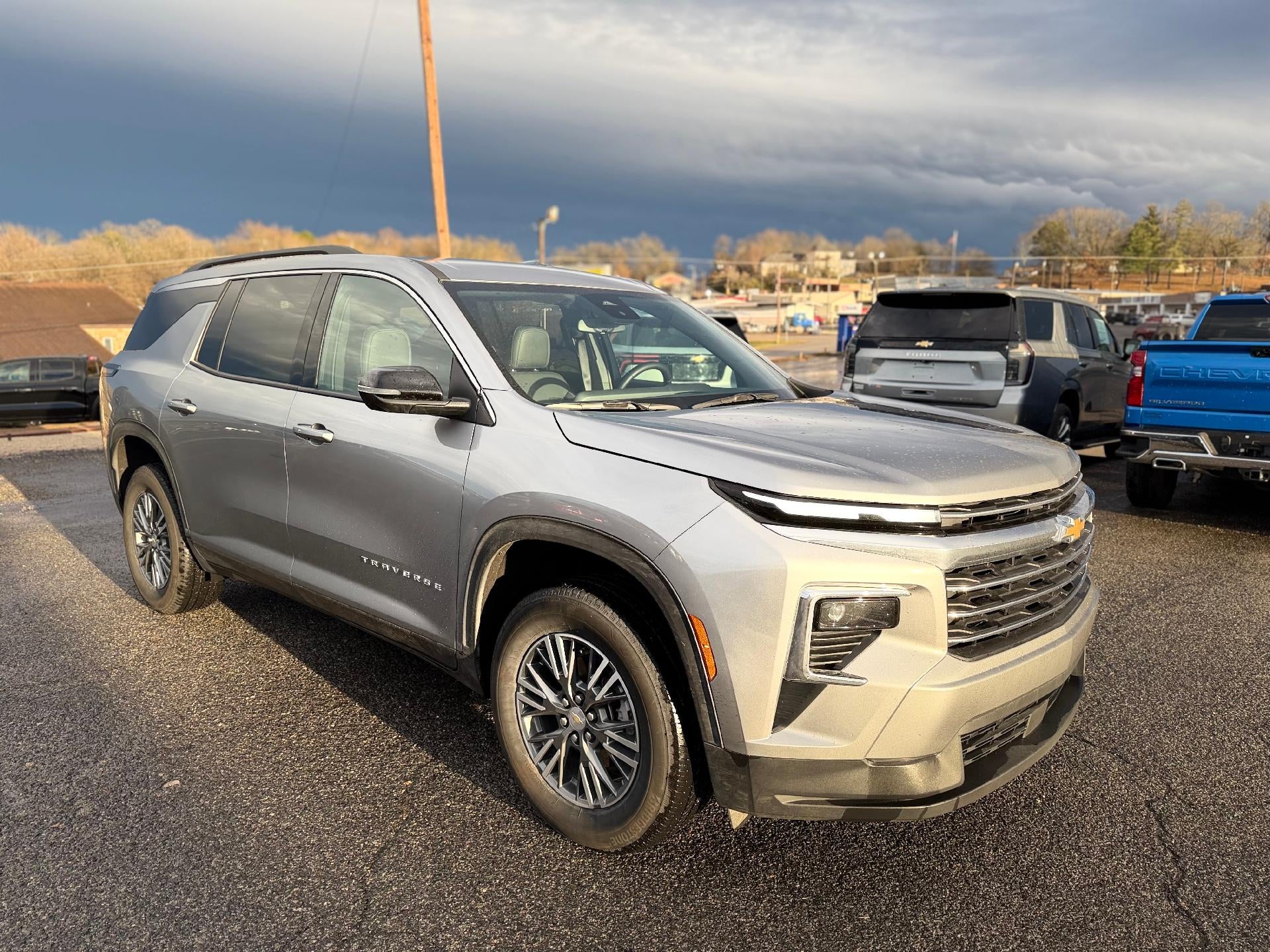 2025 Chevrolet Traverse LT