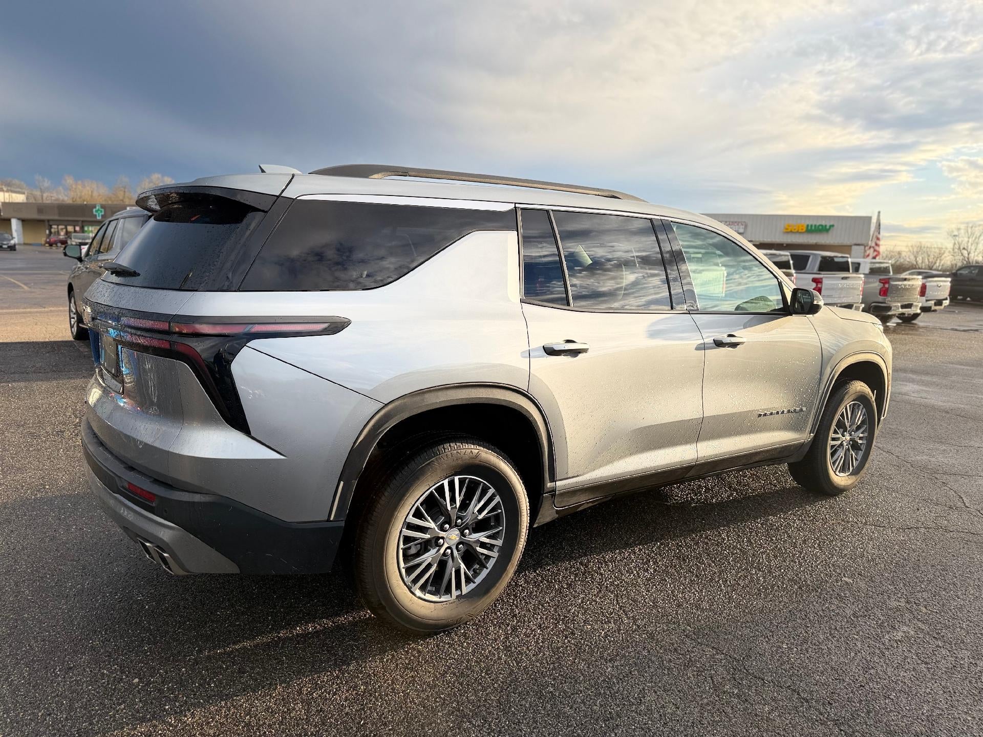 2025 Chevrolet Traverse LT