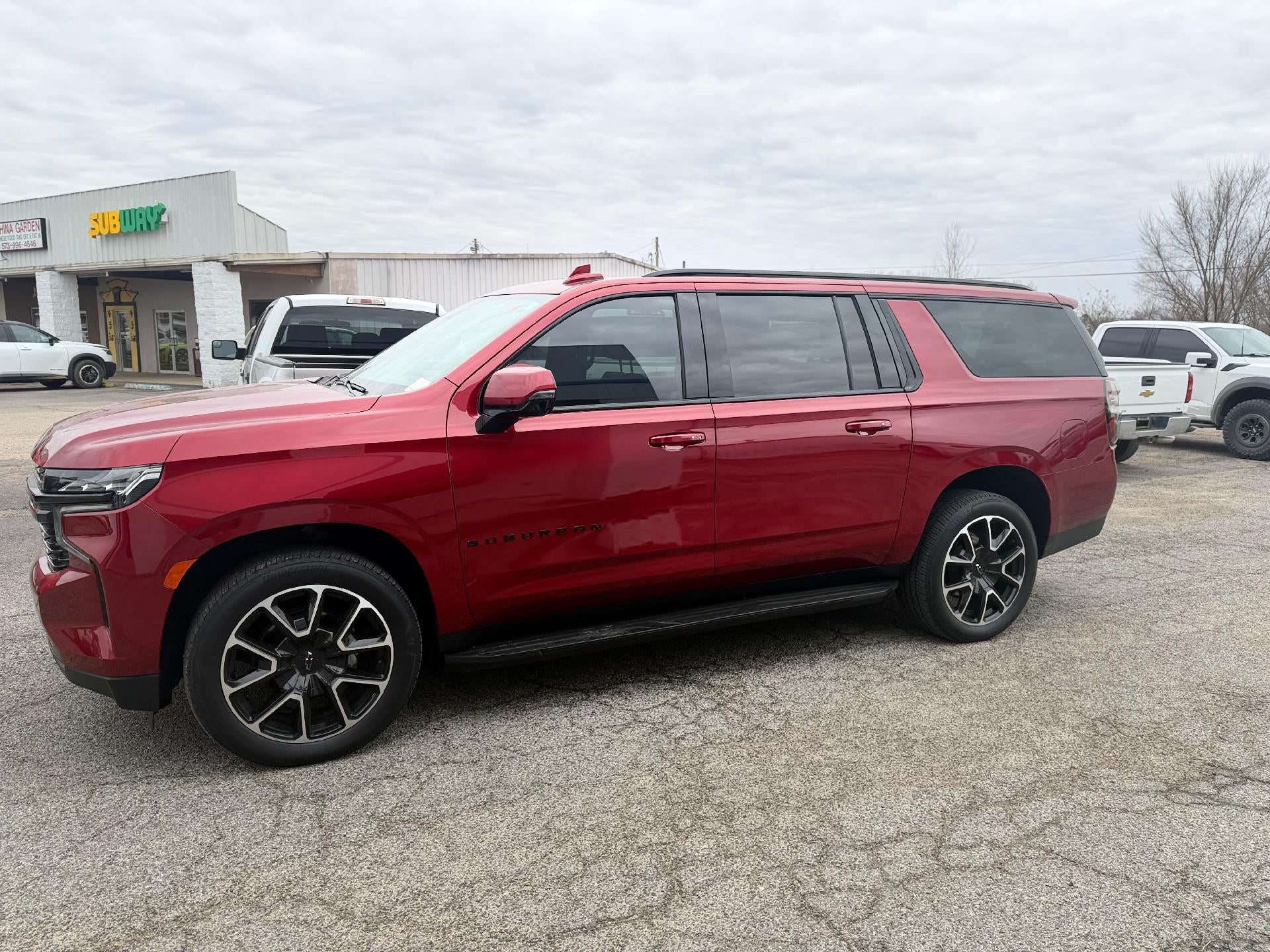 2023 Chevrolet Suburban RST