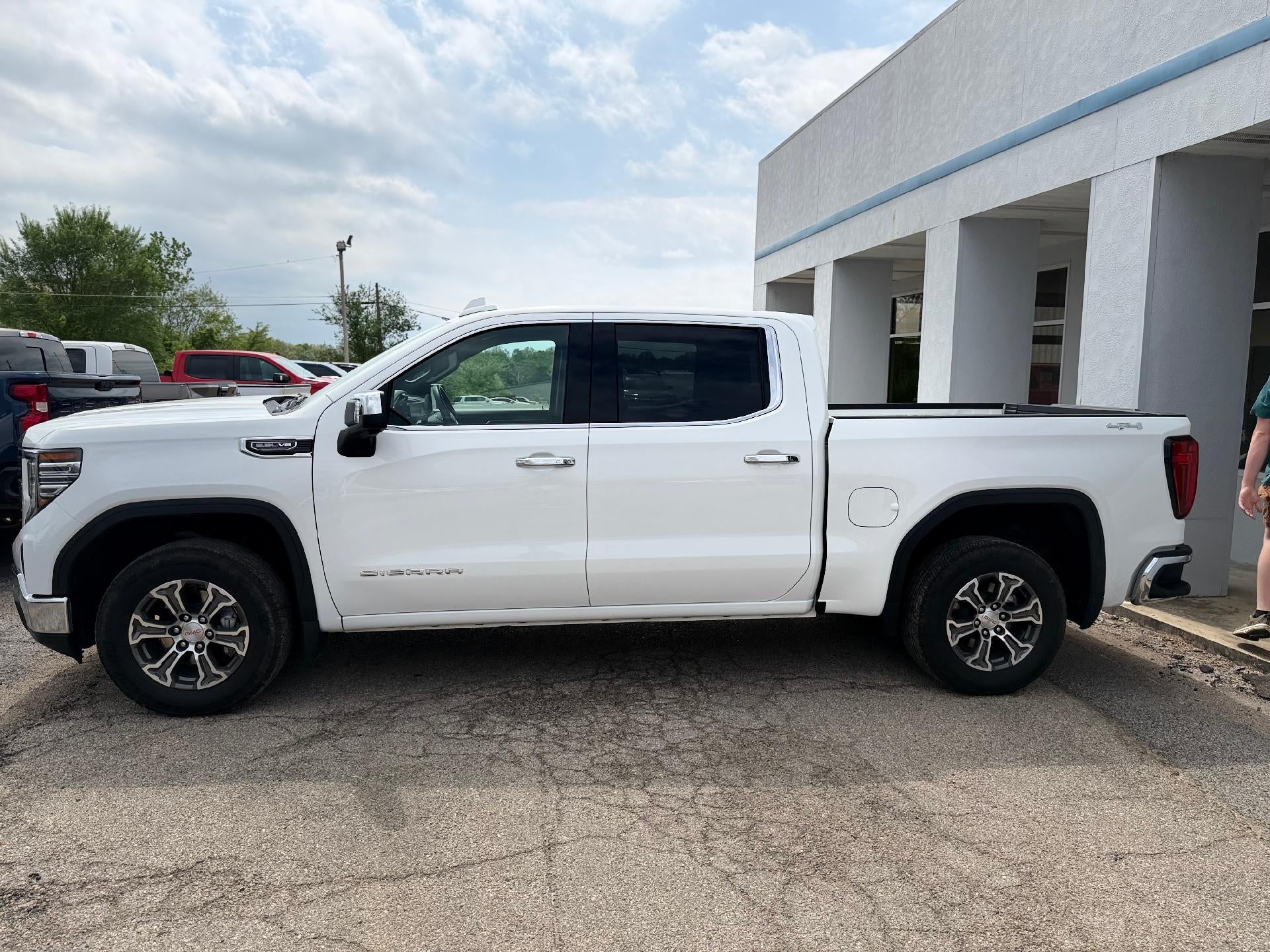 2025 GMC Sierra 1500 SLT