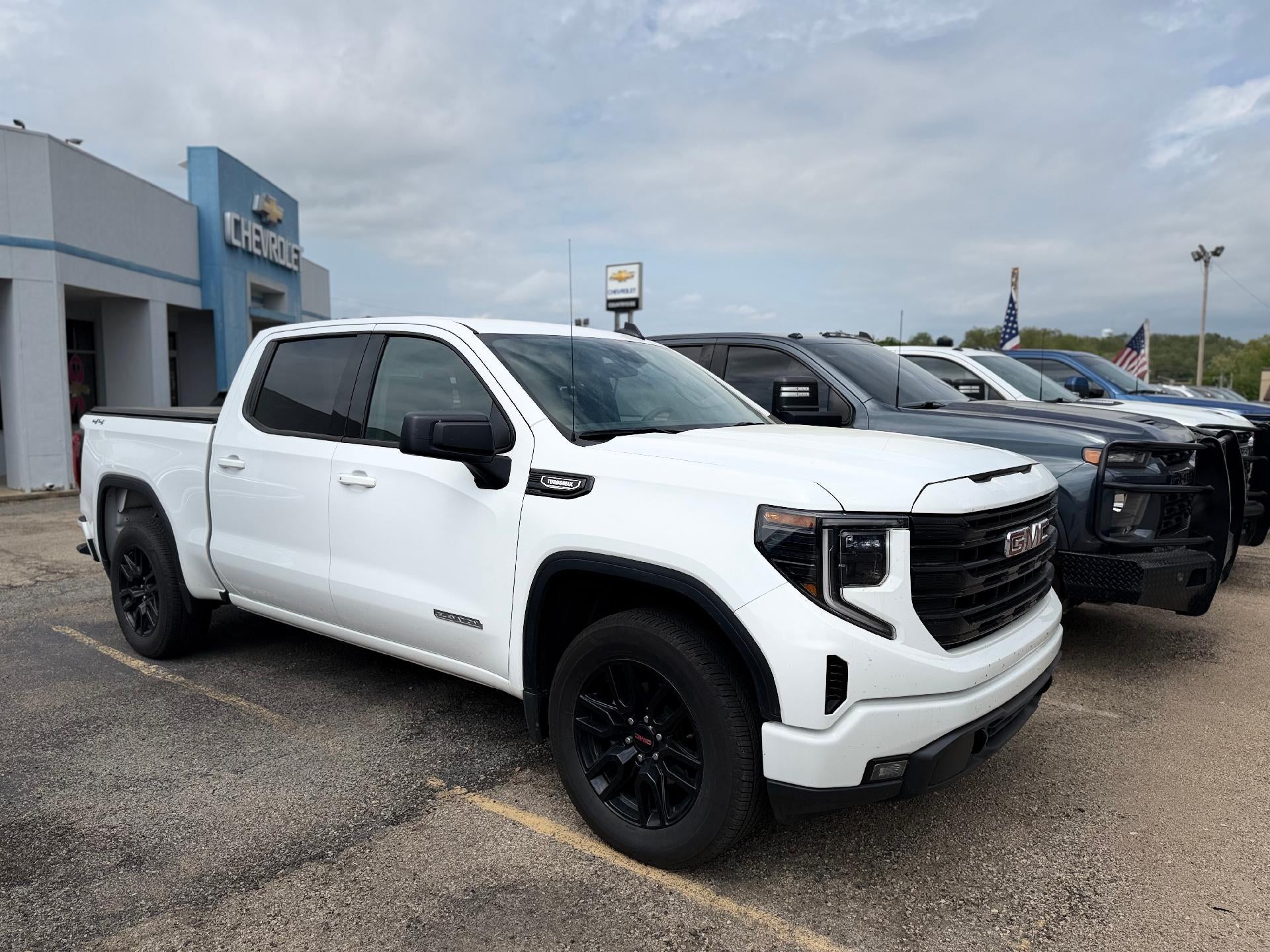 2025 GMC Sierra 4WD Crew Cab Std Box Elevation 3VL's photo
