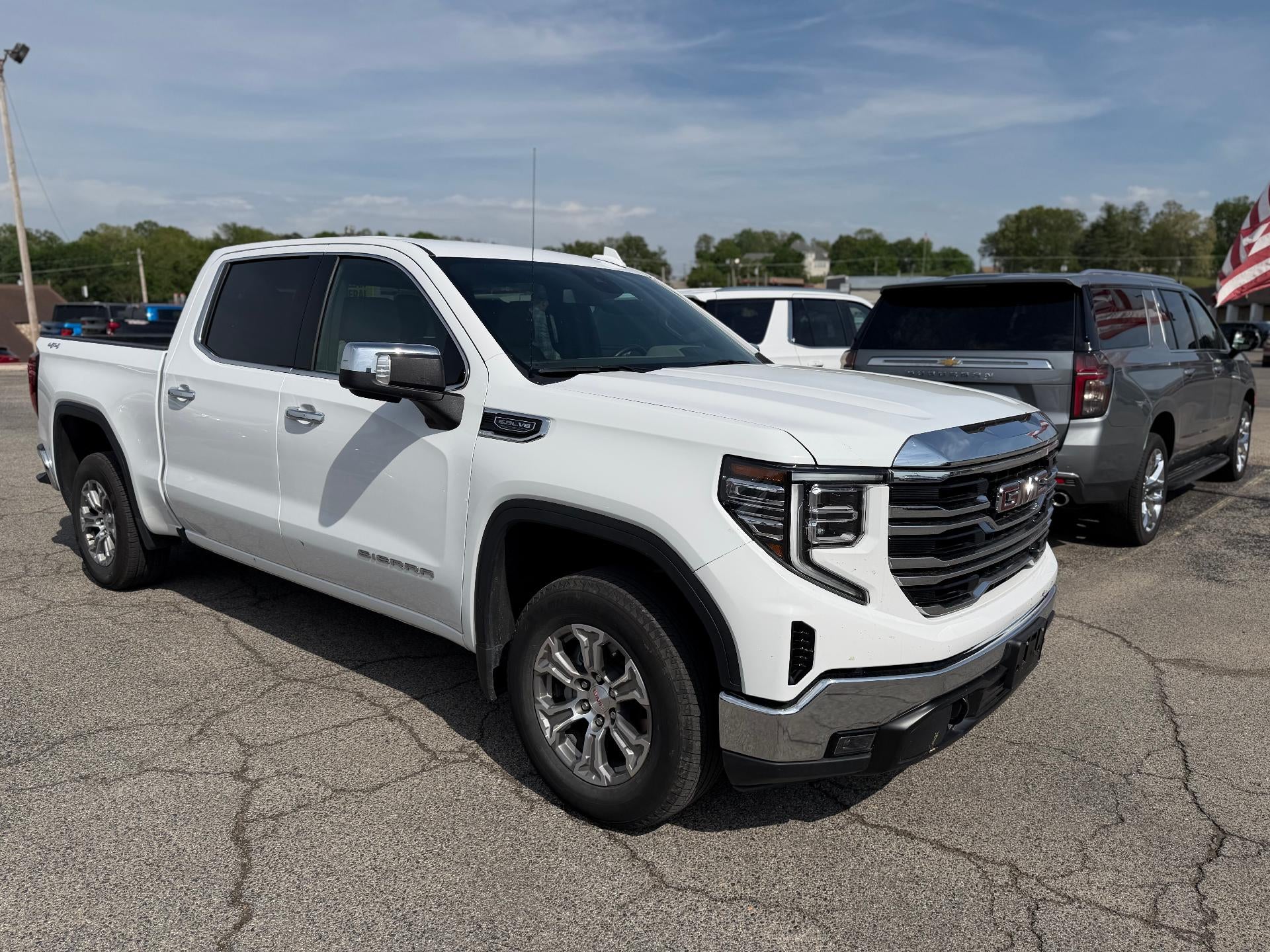 2025 GMC Sierra 4WD Crew Cab Short Box SLT's photo