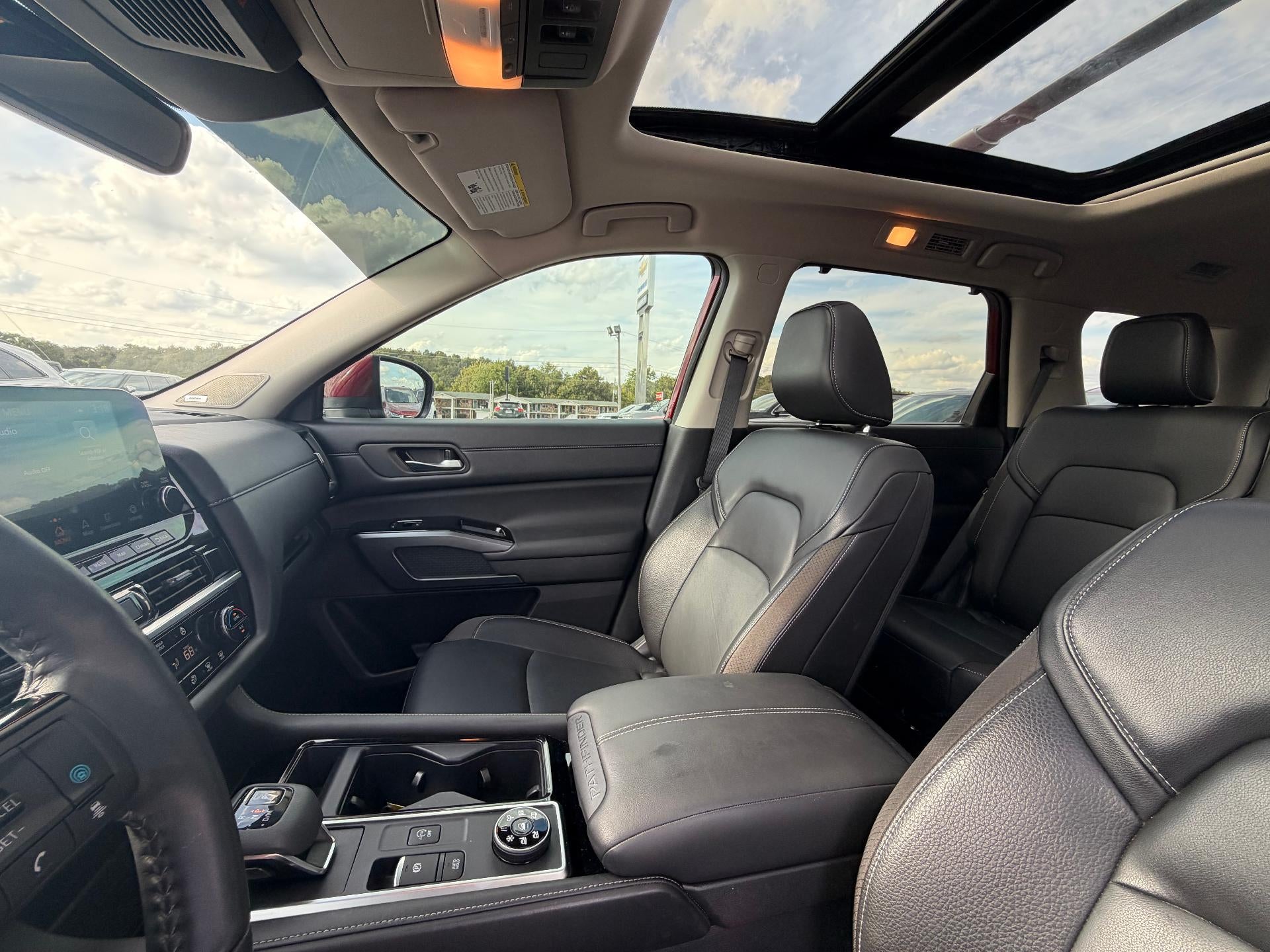 2024 Nissan Pathfinder SL