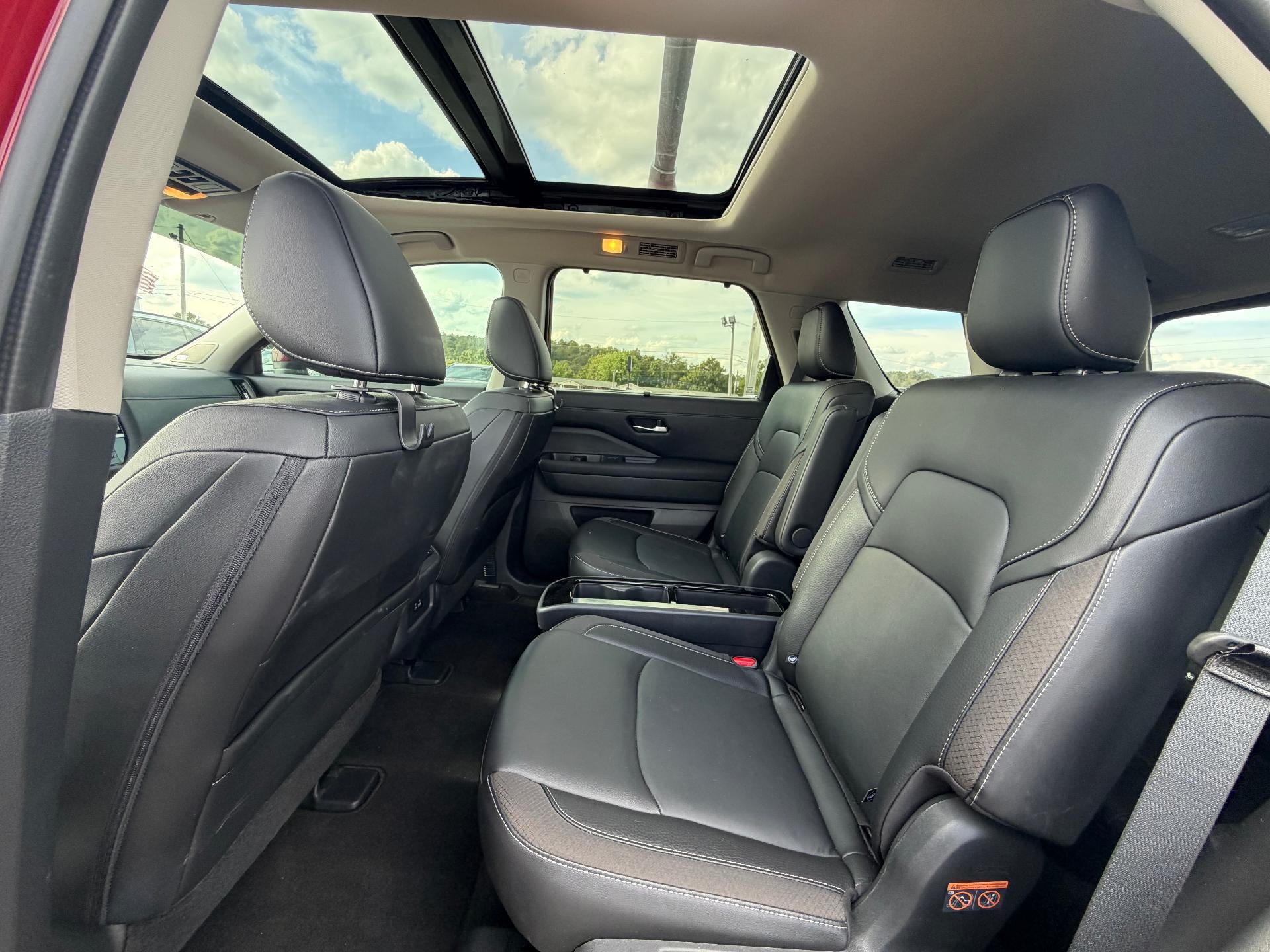 2024 Nissan Pathfinder SL