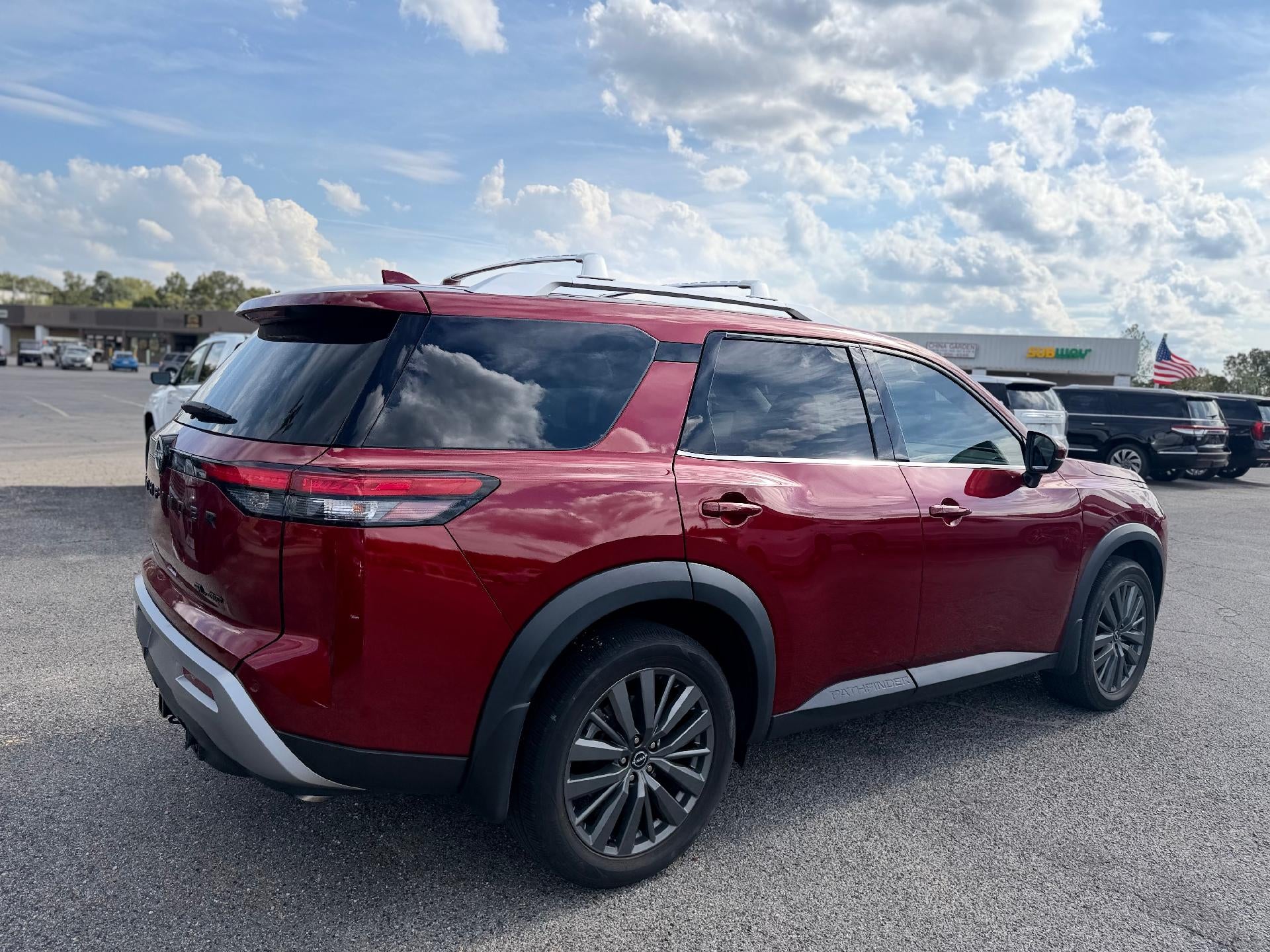 2024 Nissan Pathfinder SL