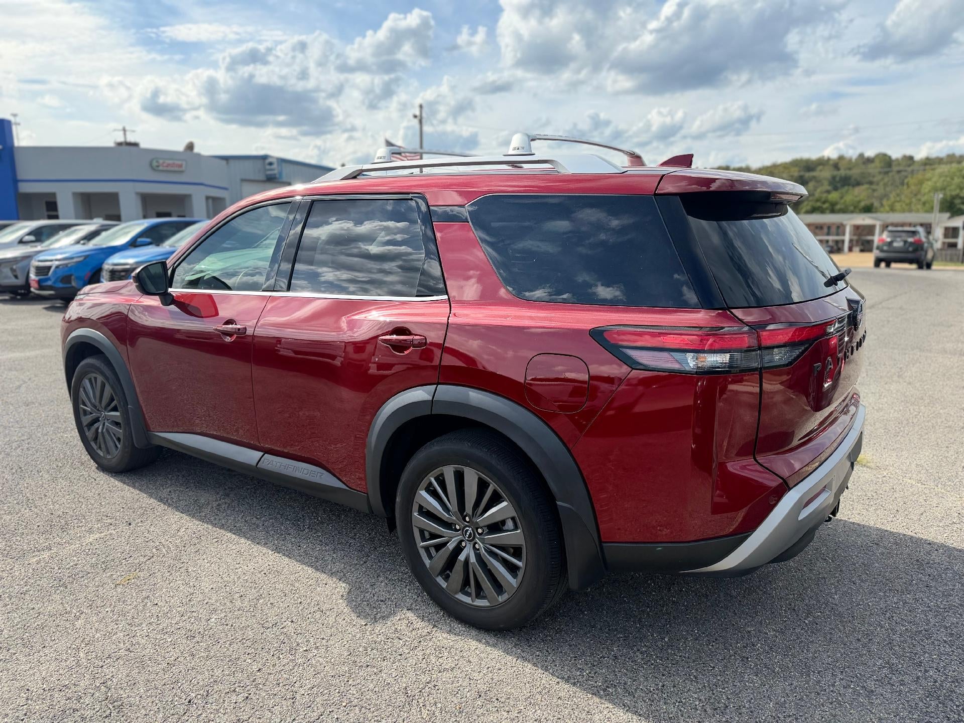 2024 Nissan Pathfinder SL