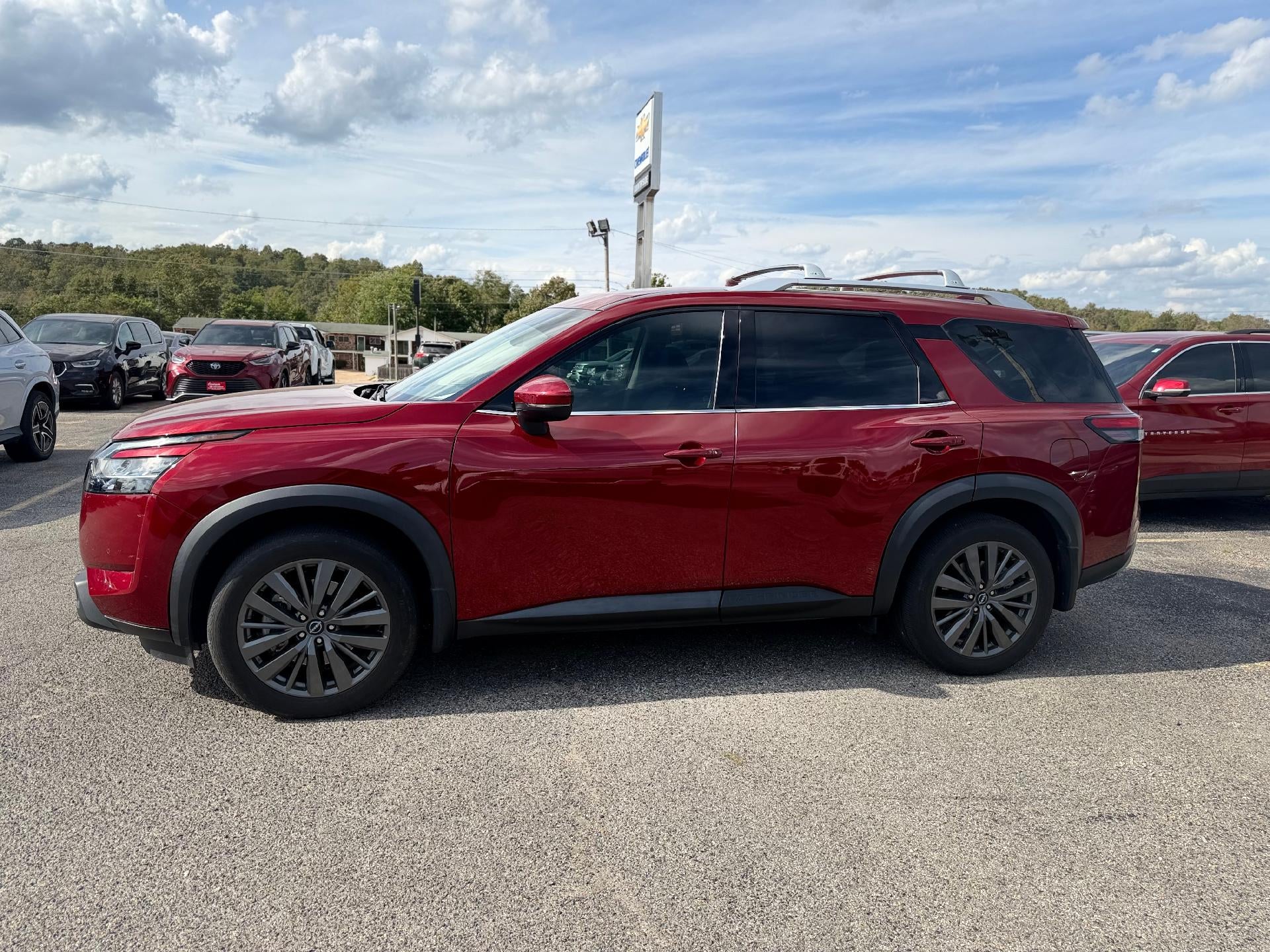 2024 Nissan Pathfinder SL