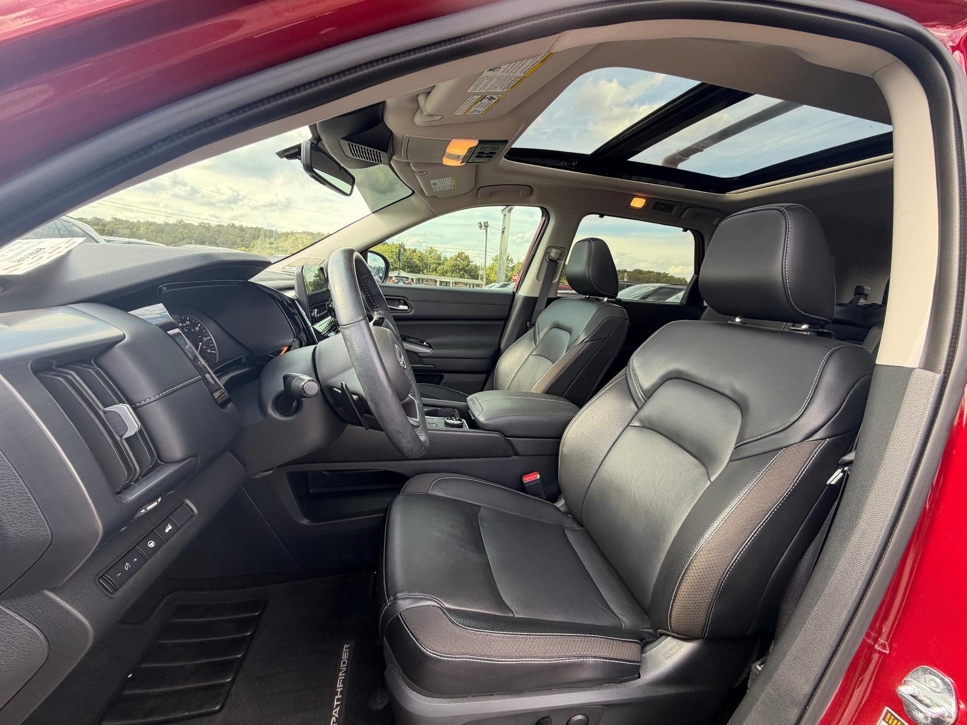 2024 Nissan Pathfinder SL