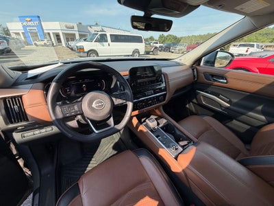 2023 Nissan Pathfinder Platinum