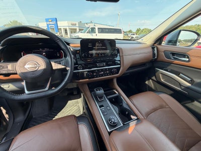 2023 Nissan Pathfinder Platinum