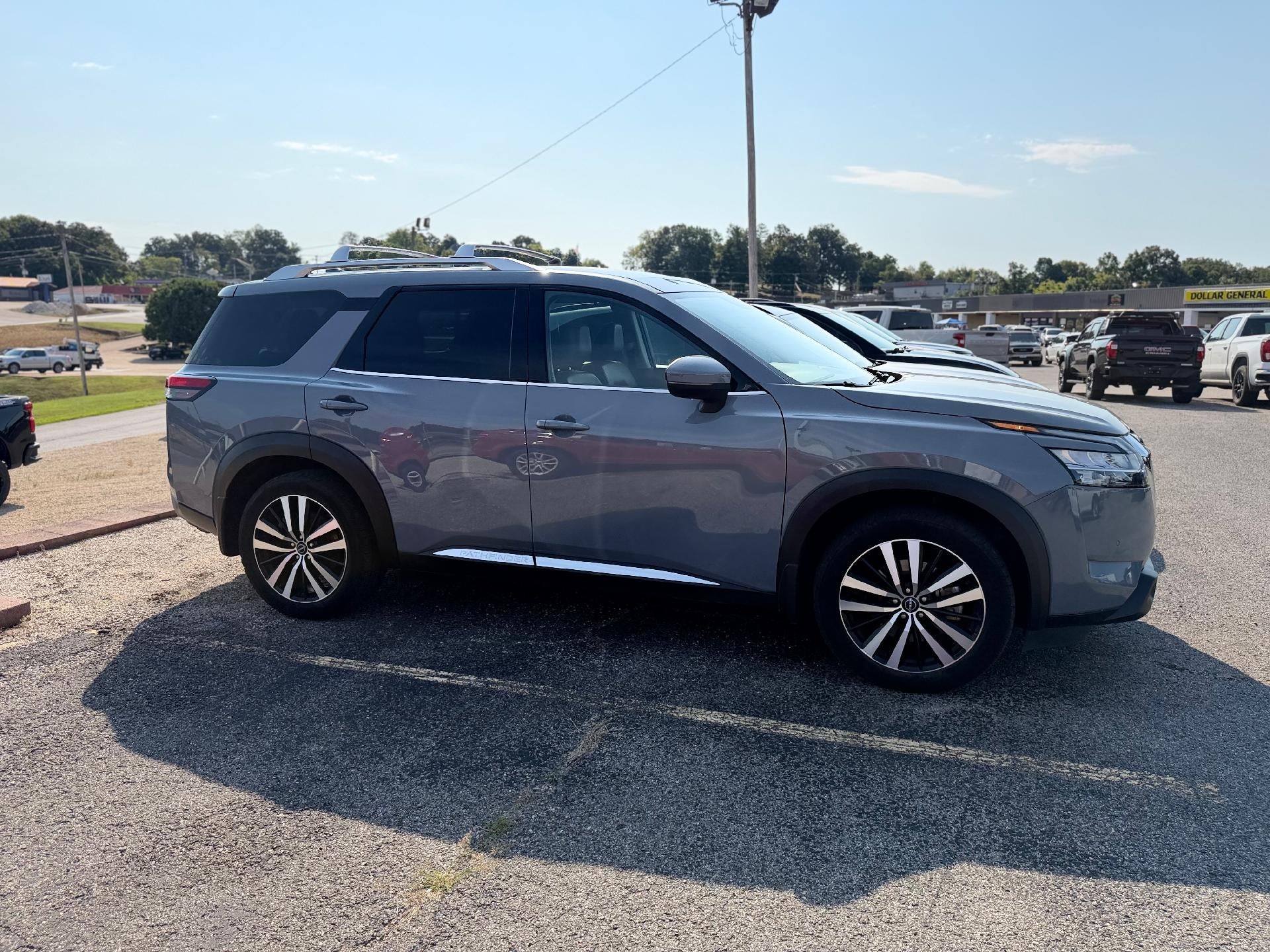 2023 Nissan Pathfinder Platinum