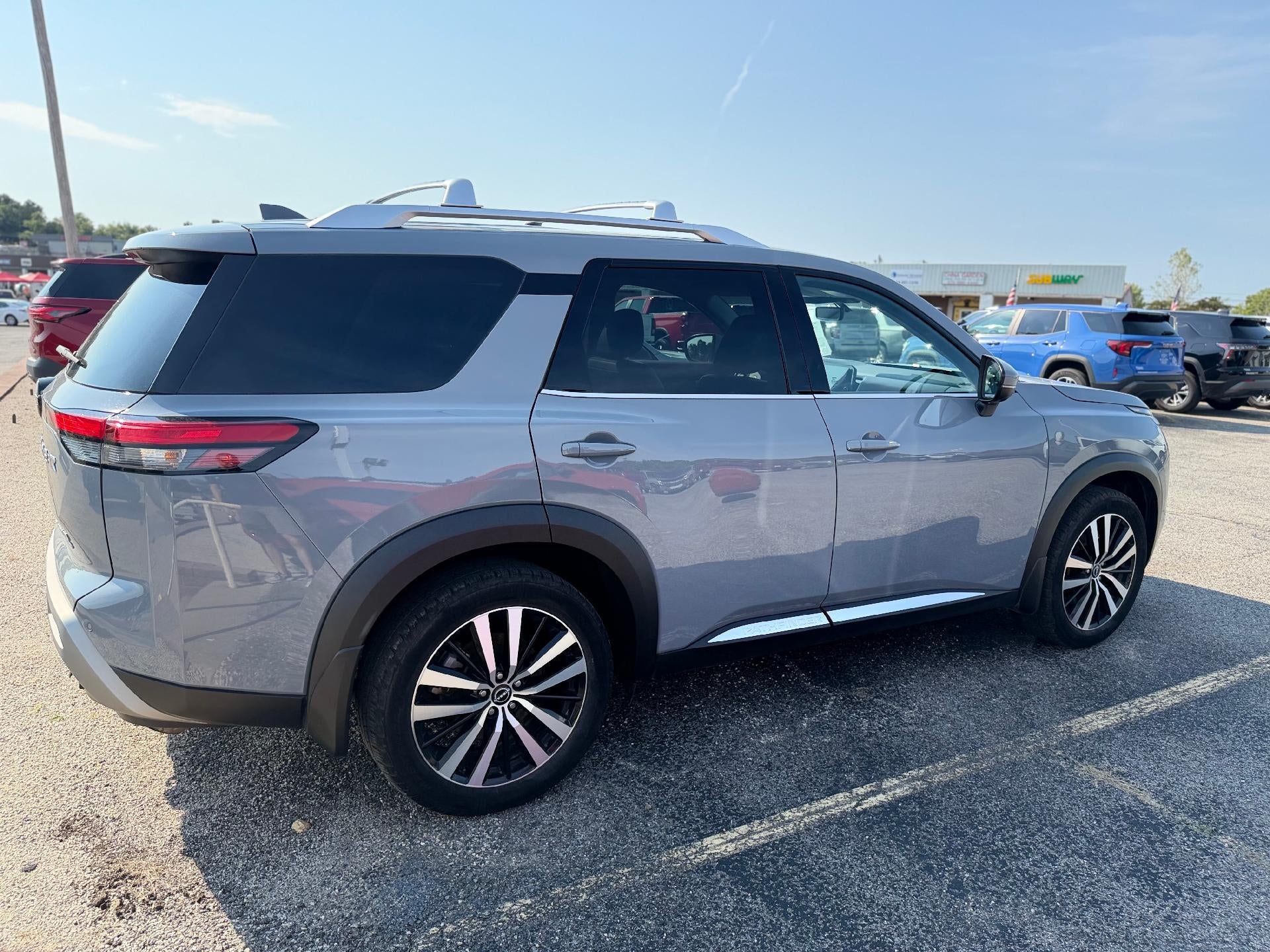2023 Nissan Pathfinder Platinum