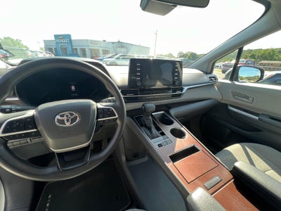 2021 Toyota Sienna LE
