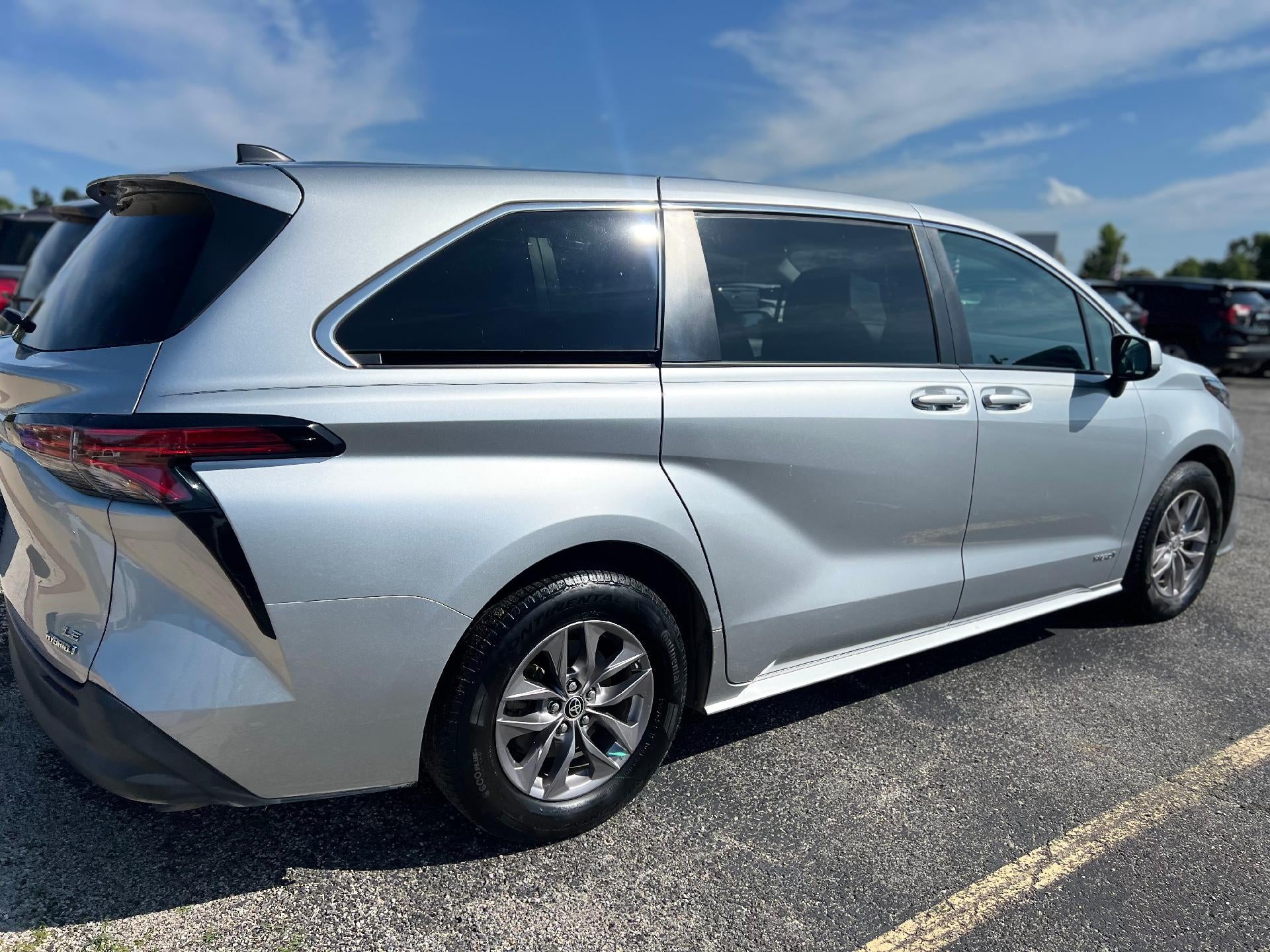 2021 Toyota Sienna LE