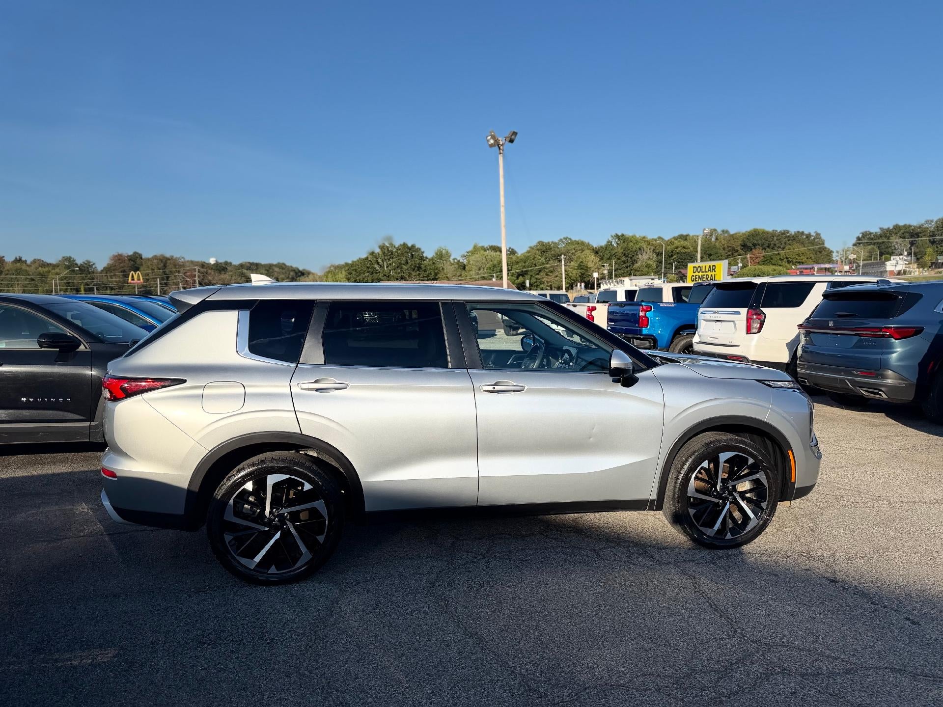 2024 Mitsubishi Outlander SE