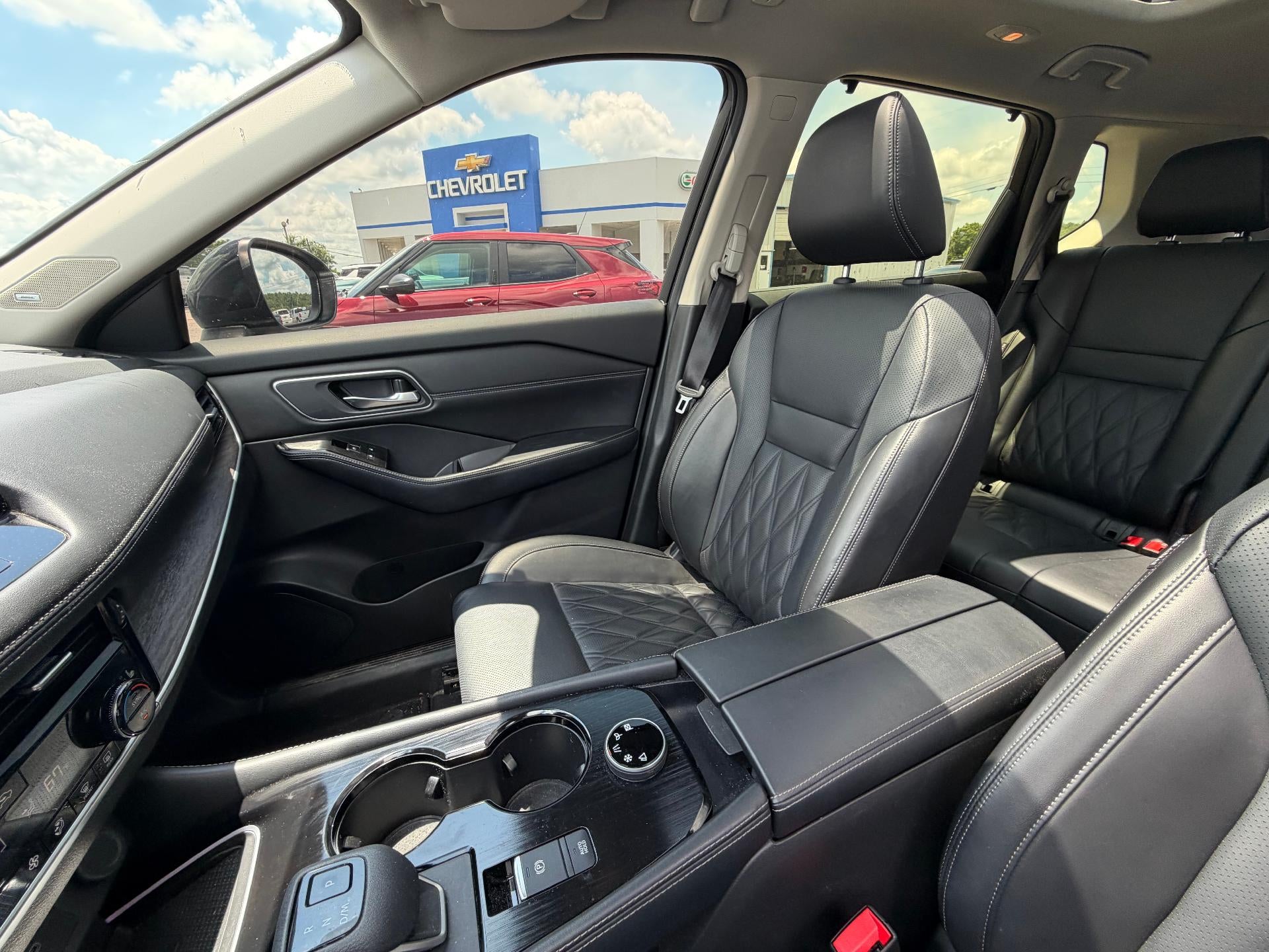 2025 Nissan Rogue Platinum